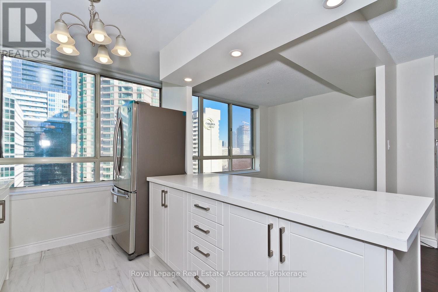 1923 - 633 Bay Street, Toronto, Ontario  M5G 2G4 - Photo 10 - C12486195