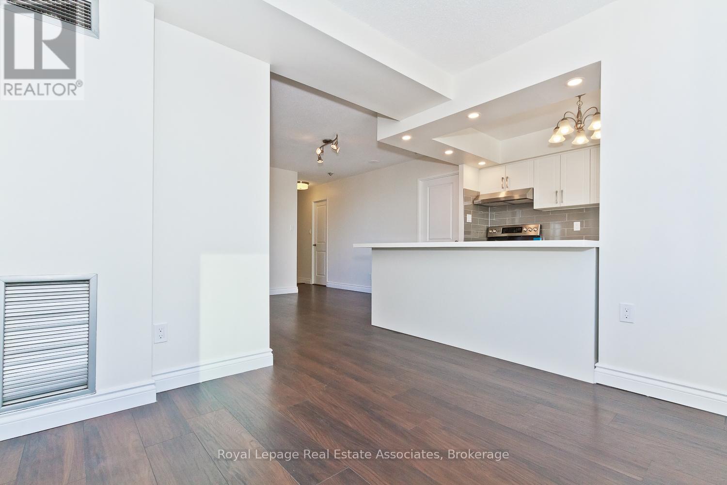 1923 - 633 Bay Street, Toronto, Ontario  M5G 2G4 - Photo 11 - C12486195