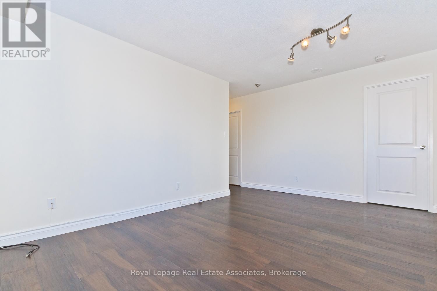 1923 - 633 Bay Street, Toronto, Ontario  M5G 2G4 - Photo 12 - C12486195