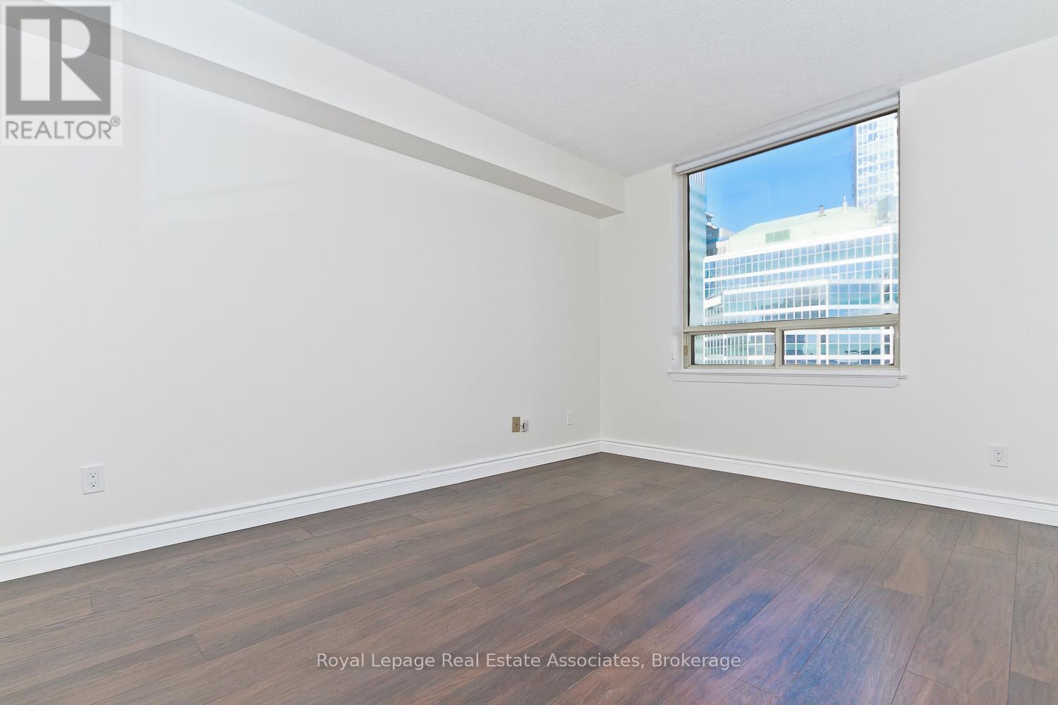 1923 - 633 Bay Street, Toronto, Ontario  M5G 2G4 - Photo 15 - C12486195