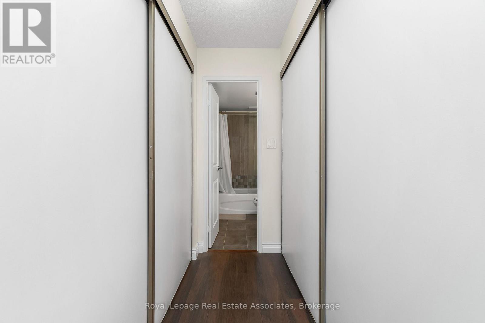 1923 - 633 Bay Street, Toronto, Ontario  M5G 2G4 - Photo 16 - C12486195