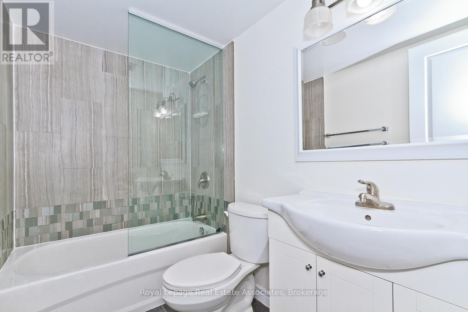 1923 - 633 Bay Street, Toronto, Ontario  M5G 2G4 - Photo 17 - C12486195