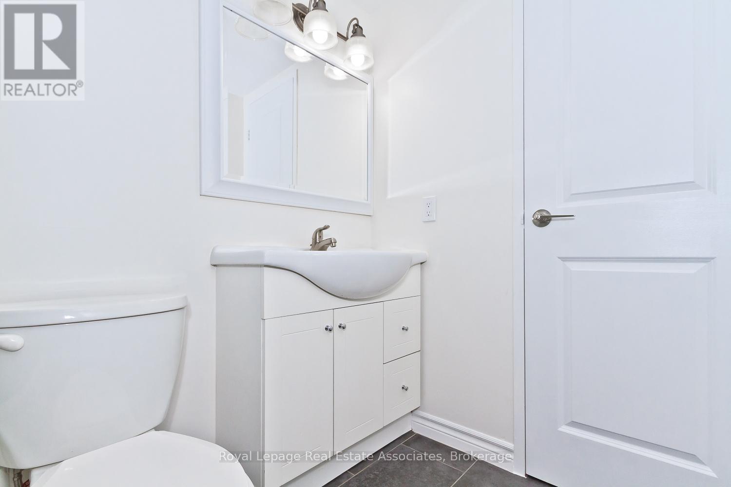 1923 - 633 Bay Street, Toronto, Ontario  M5G 2G4 - Photo 18 - C12486195