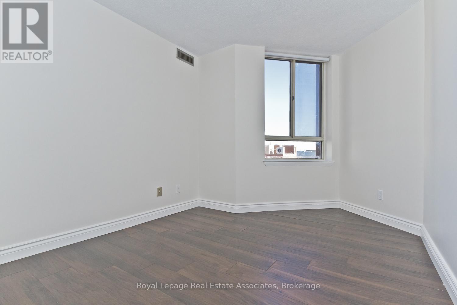 1923 - 633 Bay Street, Toronto, Ontario  M5G 2G4 - Photo 19 - C12486195