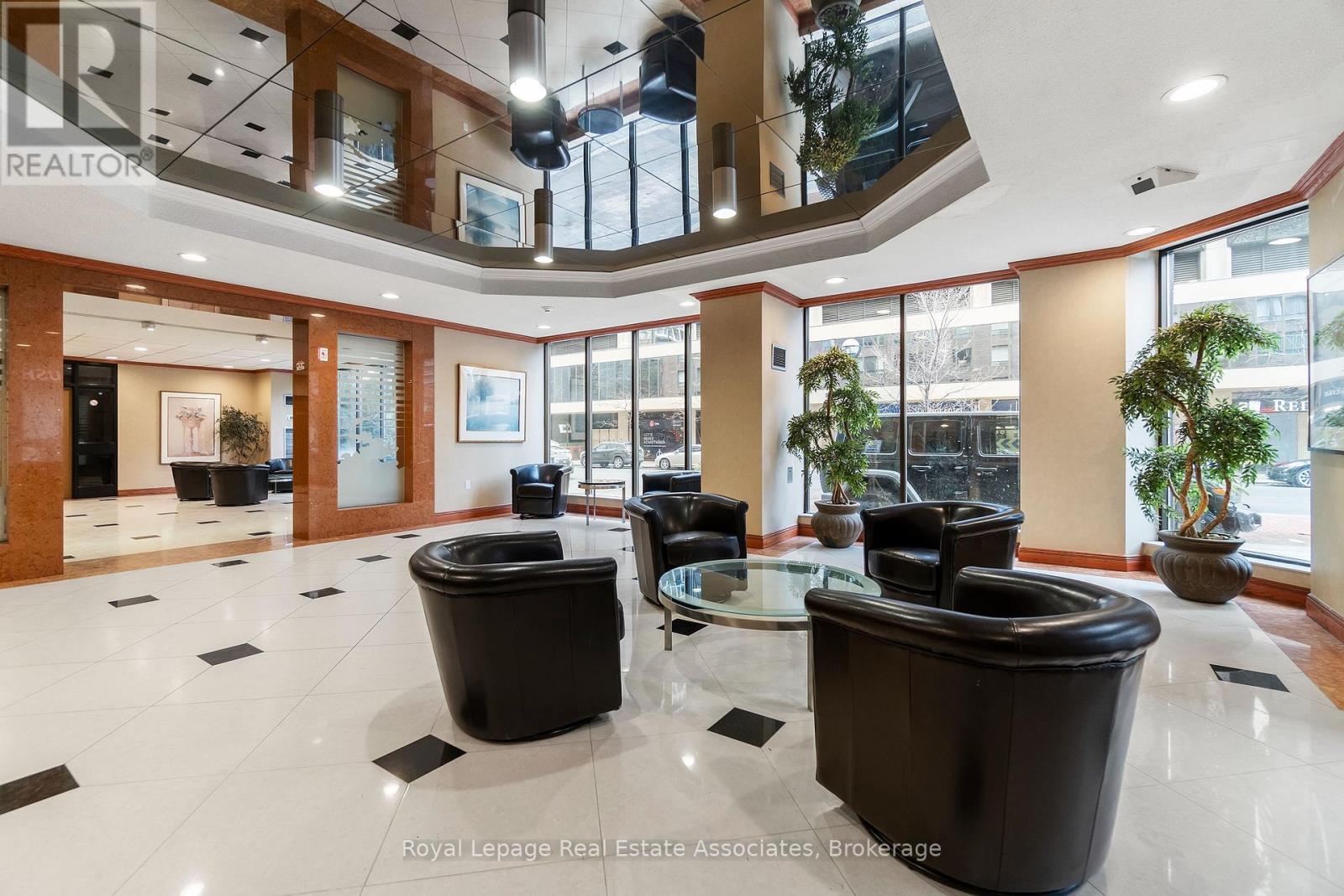 1923 - 633 Bay Street, Toronto, Ontario  M5G 2G4 - Photo 2 - C12486195