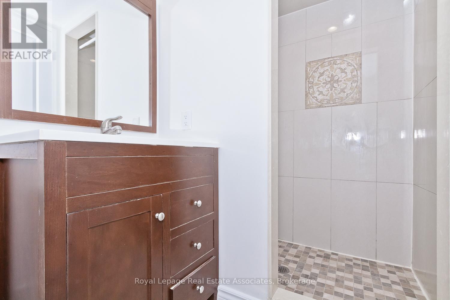 1923 - 633 Bay Street, Toronto, Ontario  M5G 2G4 - Photo 21 - C12486195