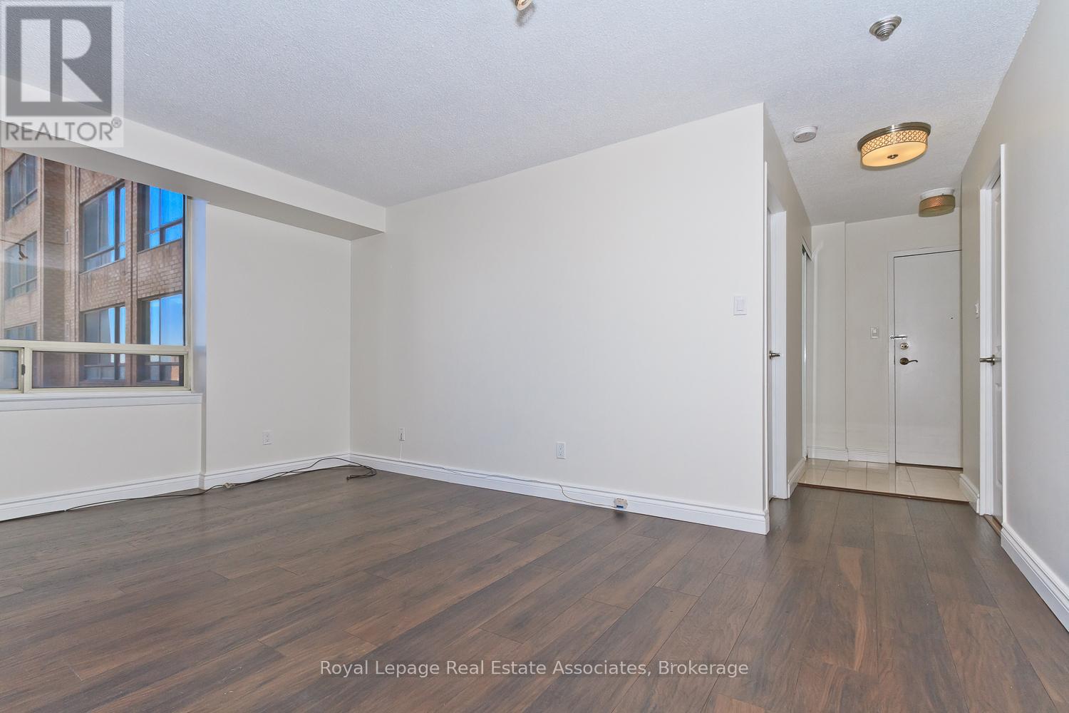 1923 - 633 Bay Street, Toronto, Ontario  M5G 2G4 - Photo 4 - C12486195