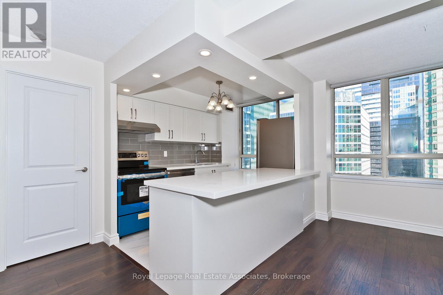 1923 - 633 Bay Street, Toronto, Ontario  M5G 2G4 - Photo 6 - C12486195