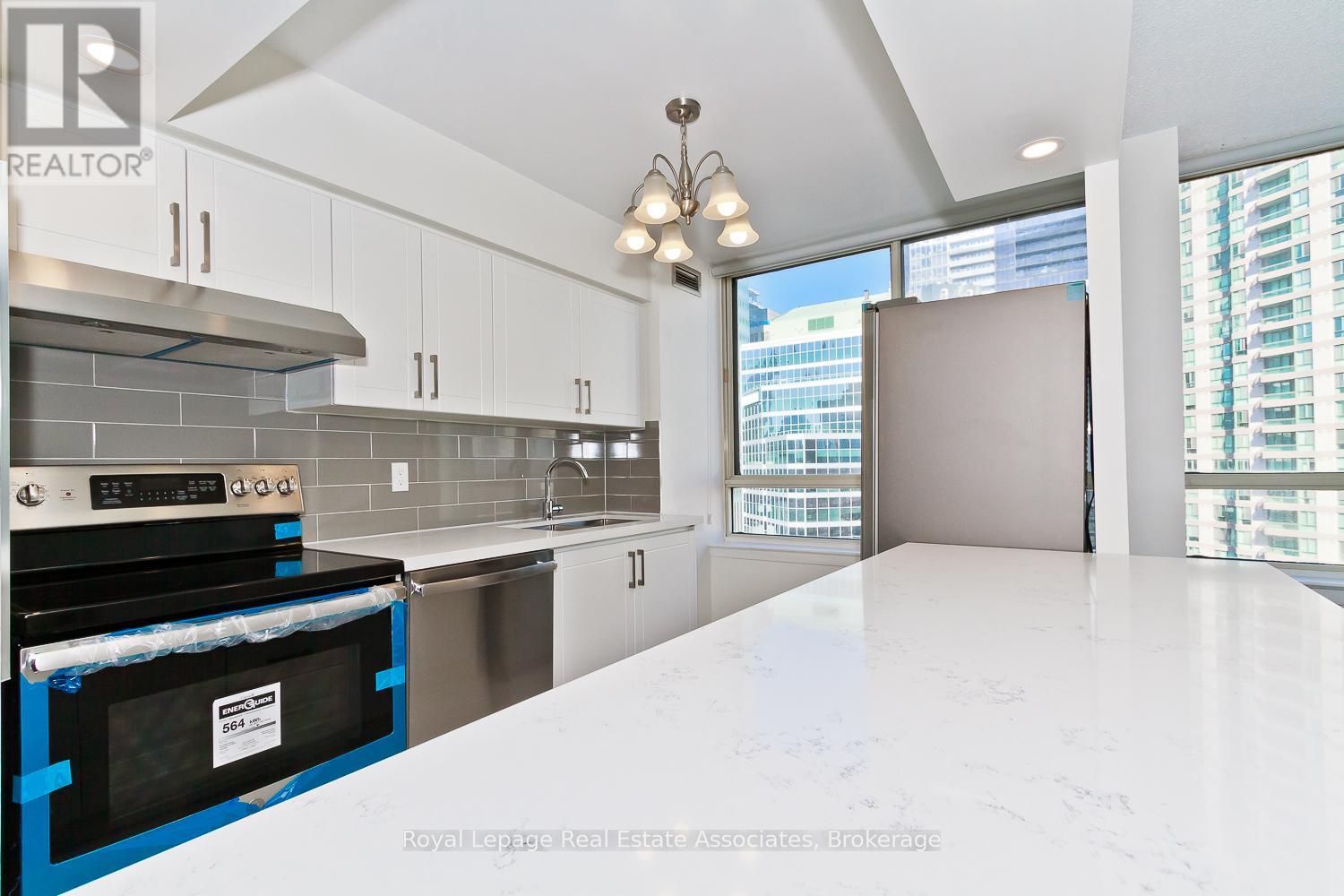 1923 - 633 Bay Street, Toronto, Ontario  M5G 2G4 - Photo 7 - C12486195