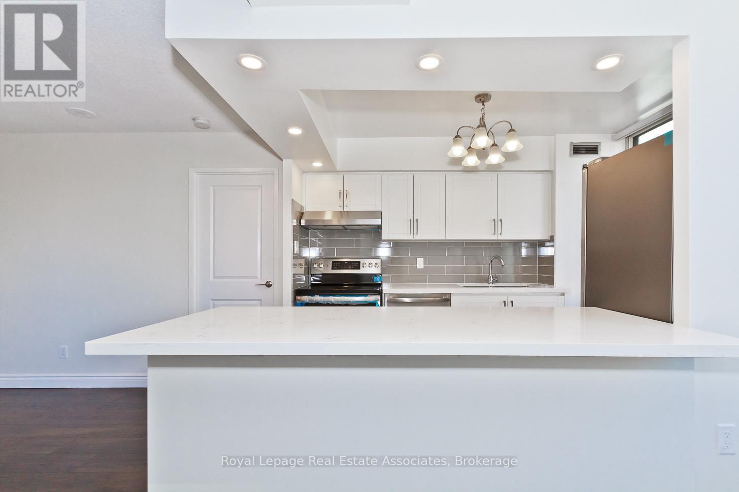 1923 - 633 Bay Street, Toronto, Ontario  M5G 2G4 - Photo 8 - C12486195