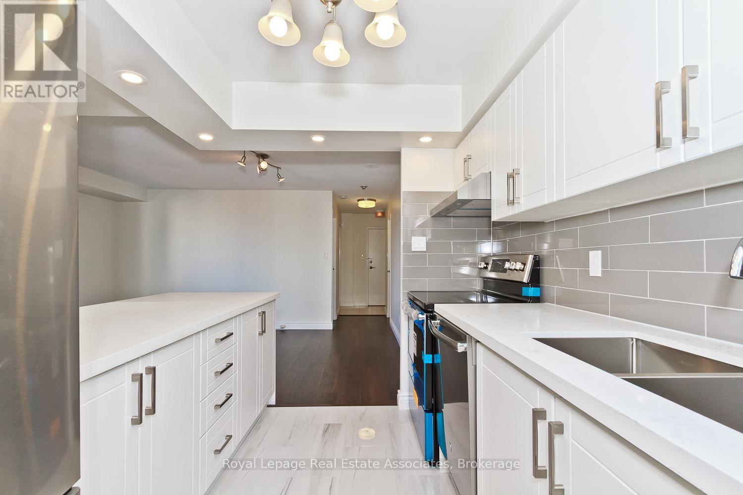 1923 - 633 Bay Street, Toronto, Ontario  M5G 2G4 - Photo 9 - C12486195