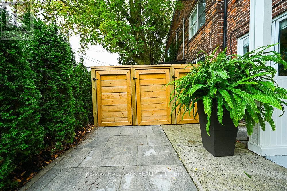 3318 Bathurst Street, Toronto, Ontario  M6A 2B6 - Photo 3 - C12486249