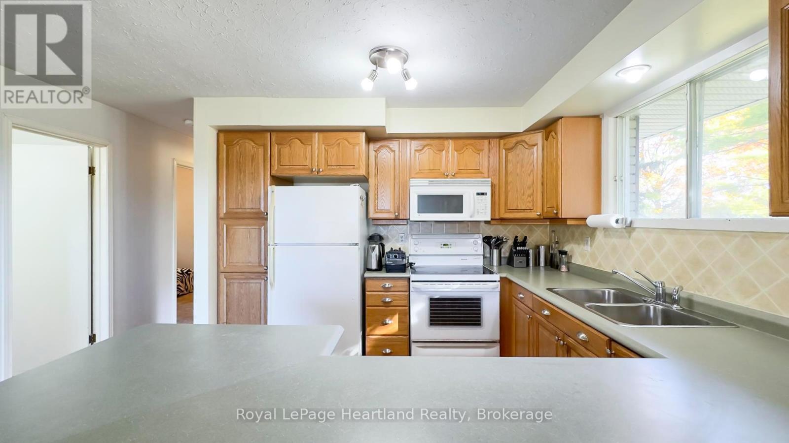 37881 Crystal Springs Road, Bluewater, Ontario  N0M 2R0 - Photo 11 - X12485681