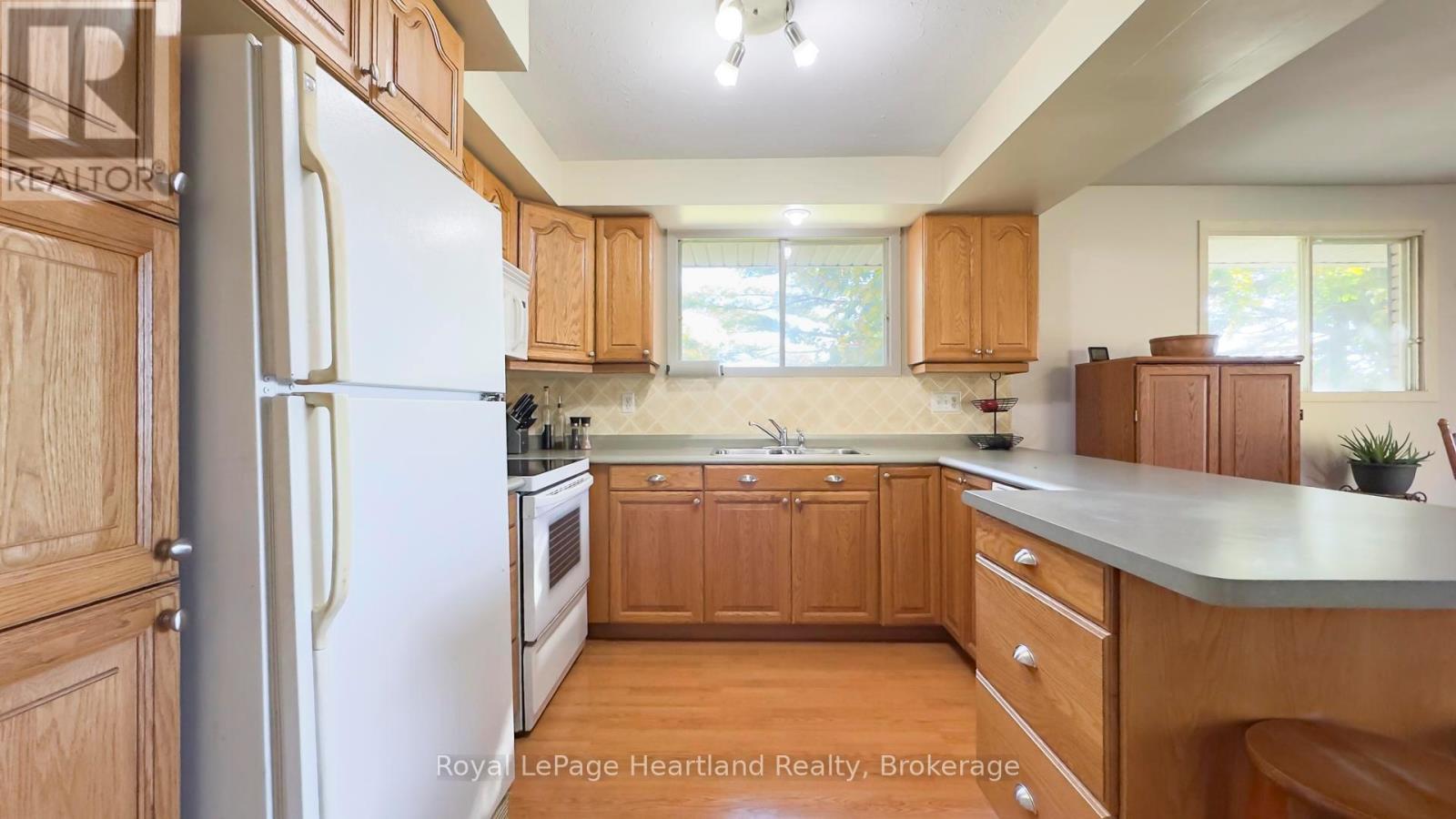 37881 Crystal Springs Road, Bluewater, Ontario  N0M 2R0 - Photo 9 - X12485681