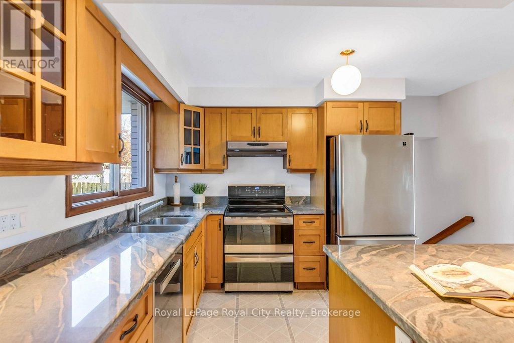 40 Keats Crescent, Guelph, Ontario  N1G 3B2 - Photo 23 - X12486016