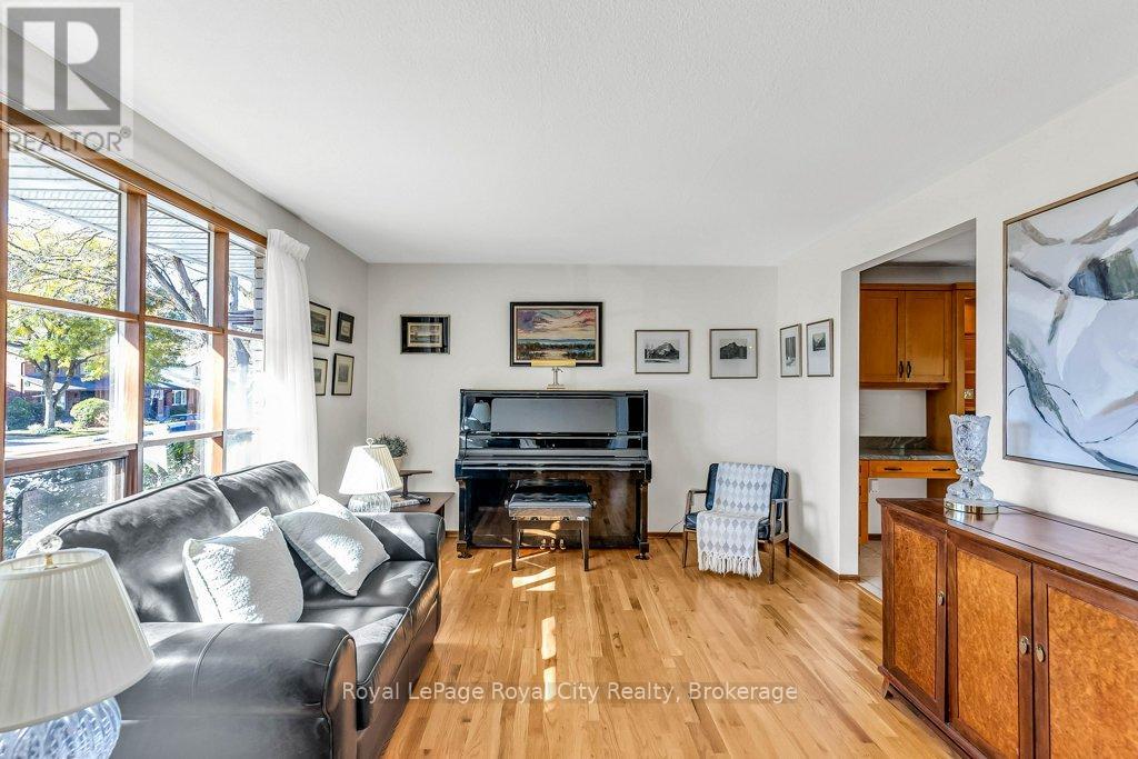 40 Keats Crescent, Guelph, Ontario  N1G 3B2 - Photo 10 - X12486016