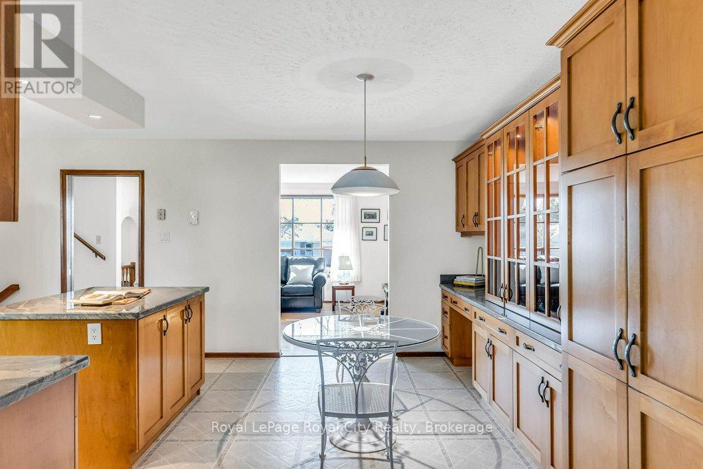 40 Keats Crescent, Guelph, Ontario  N1G 3B2 - Photo 15 - X12486016