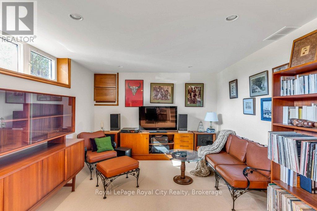 40 Keats Crescent, Guelph, Ontario  N1G 3B2 - Photo 19 - X12486016