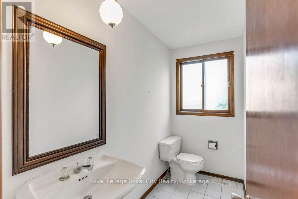 40 Keats Crescent, Guelph, Ontario  N1G 3B2 - Photo 22 - X12486016