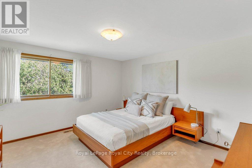 40 Keats Crescent, Guelph, Ontario  N1G 3B2 - Photo 35 - X12486016