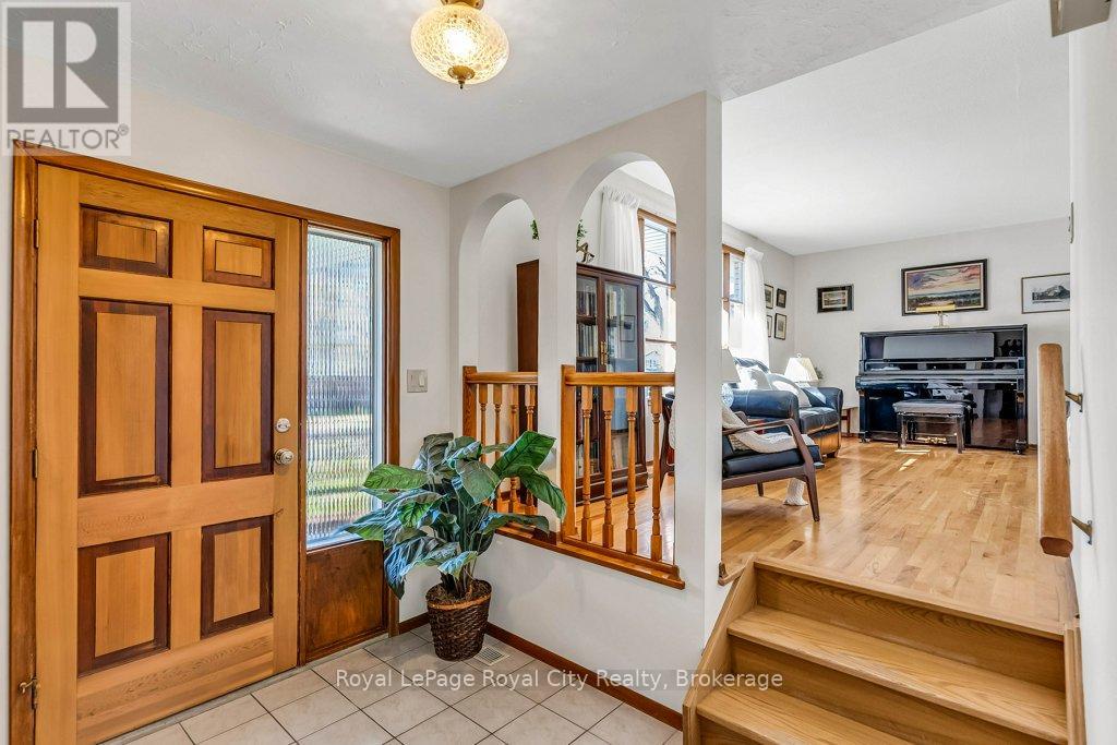 40 Keats Crescent, Guelph, Ontario  N1G 3B2 - Photo 6 - X12486016