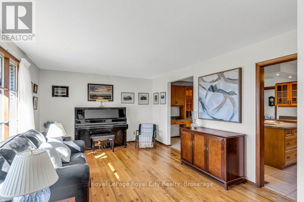 40 Keats Crescent, Guelph, Ontario  N1G 3B2 - Photo 9 - X12486016