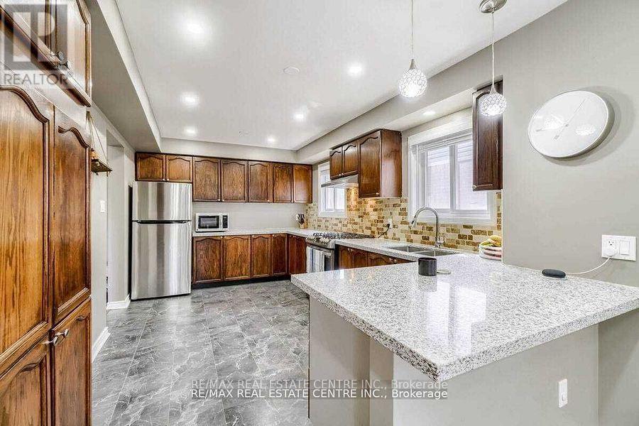 18 Galbraith Court, Clarington, Ontario  L1C 4P5 - Photo 3 - E12486200