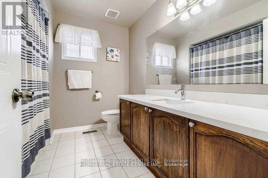 18 Galbraith Court, Clarington, Ontario  L1C 4P5 - Photo 7 - E12486200