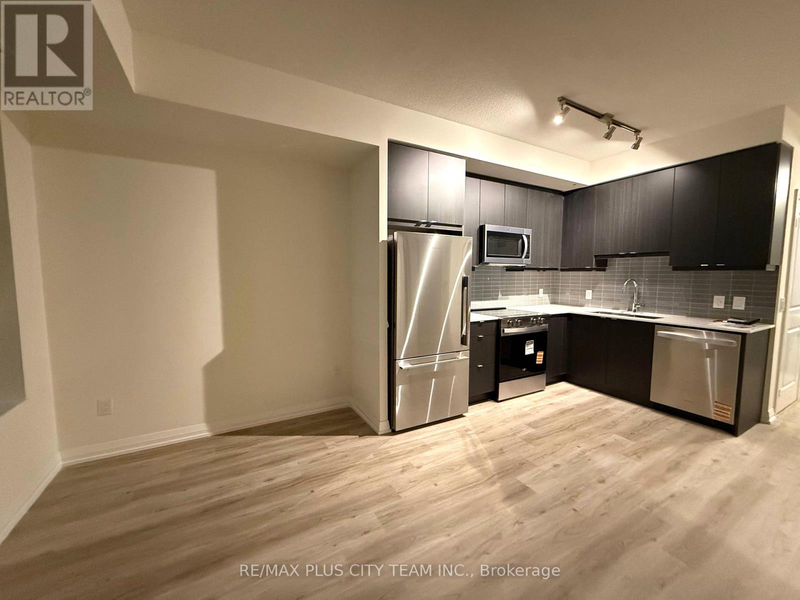 2201 - 3260 Sheppard Avenue E, Toronto, Ontario  M1T 3K3 - Photo 4 - E12486240