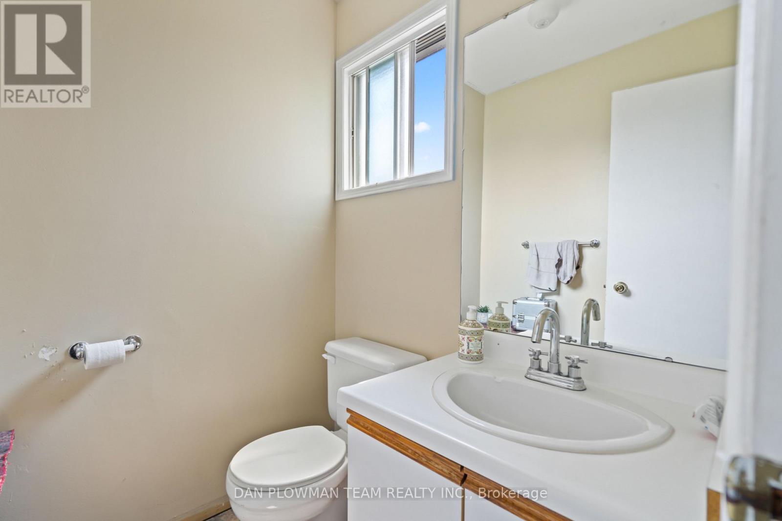 84 Long Drive, Whitby, Ontario  L1N 8E7 - Photo 11 - E12486269