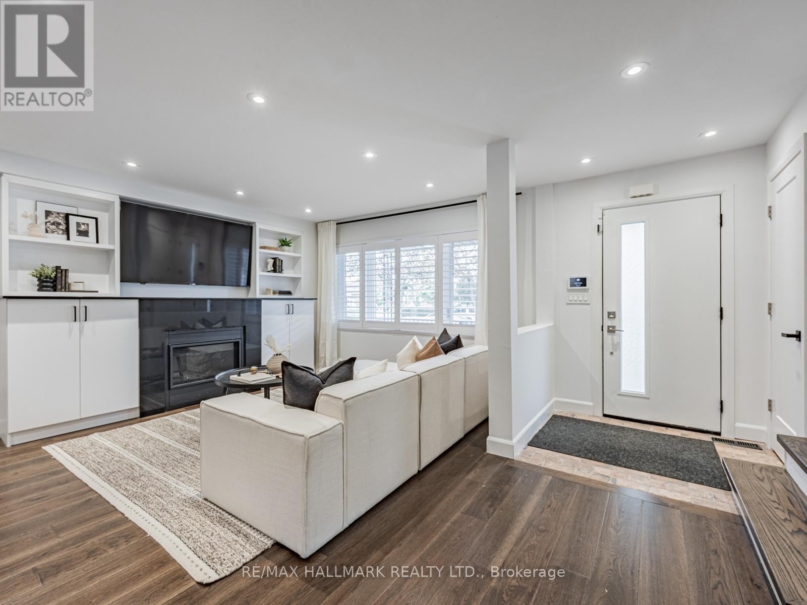 12 Leagrove Crescent, Toronto, Ontario  M1L 3S6 - Photo 3 - E12486273