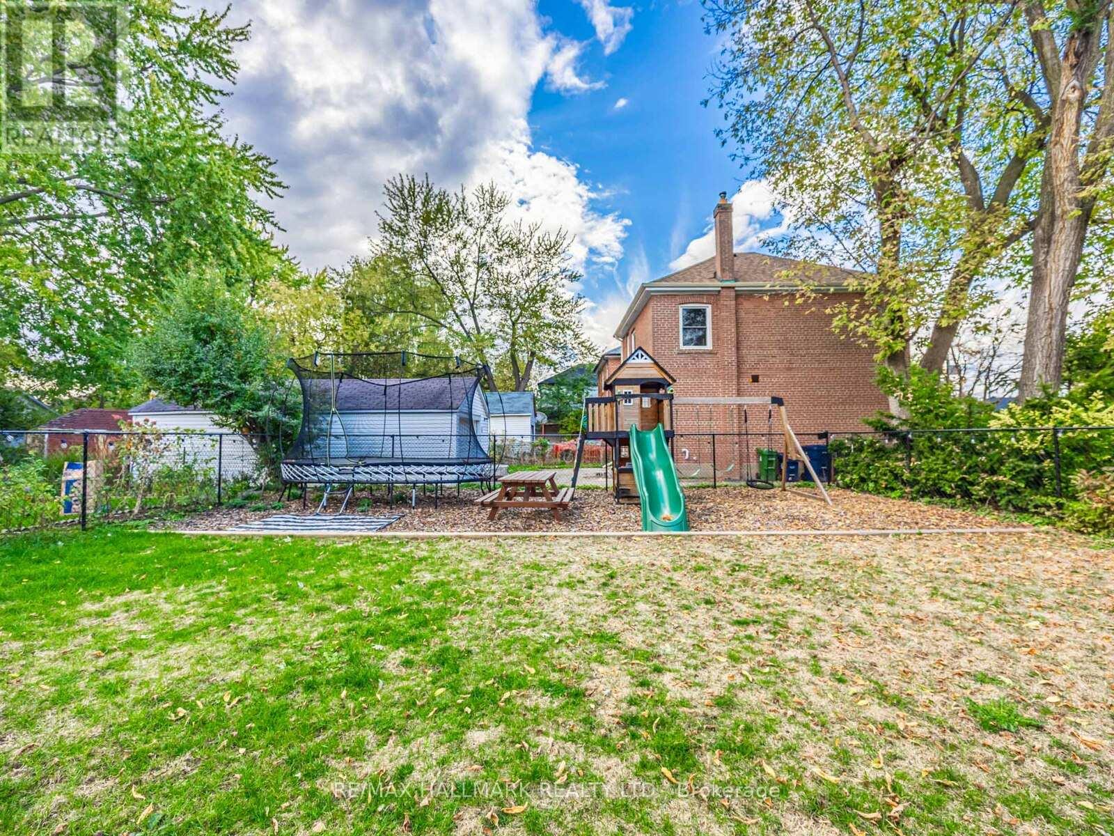 12 Leagrove Crescent, Toronto, Ontario  M1L 3S6 - Photo 32 - E12486273