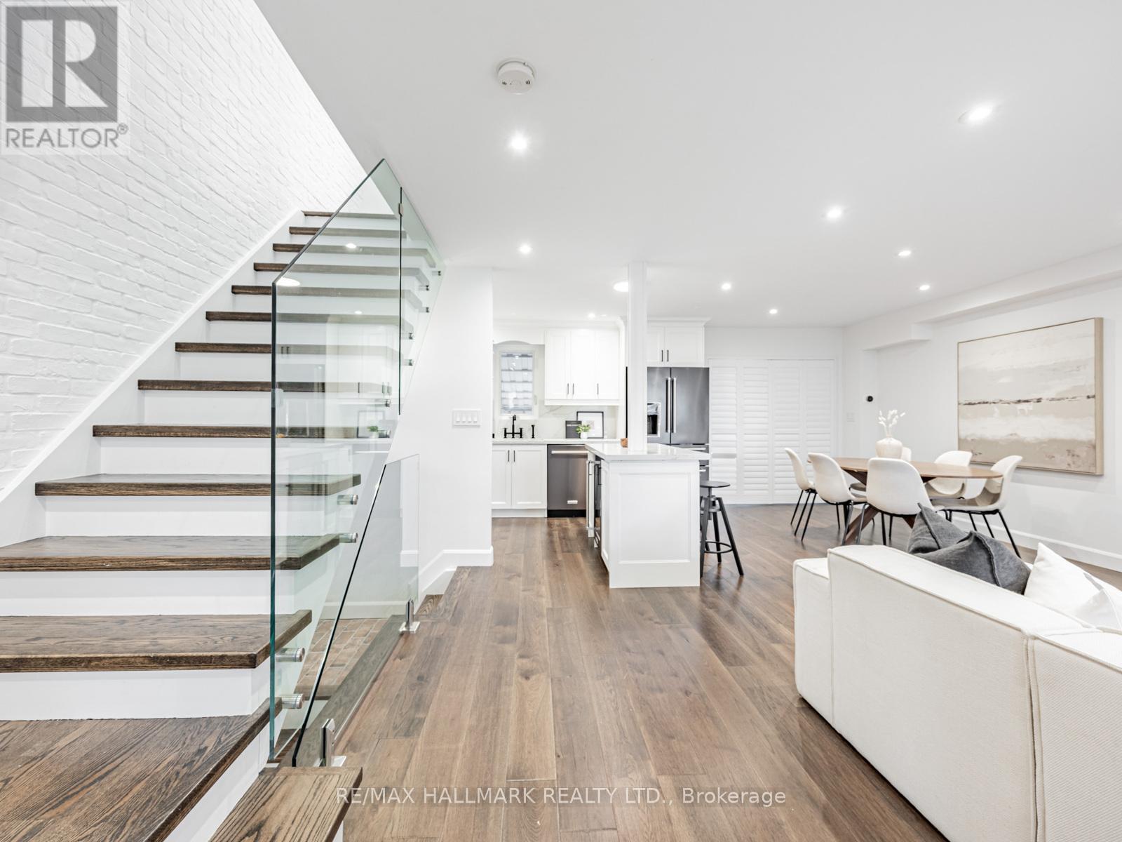 12 Leagrove Crescent, Toronto, Ontario  M1L 3S6 - Photo 5 - E12486273