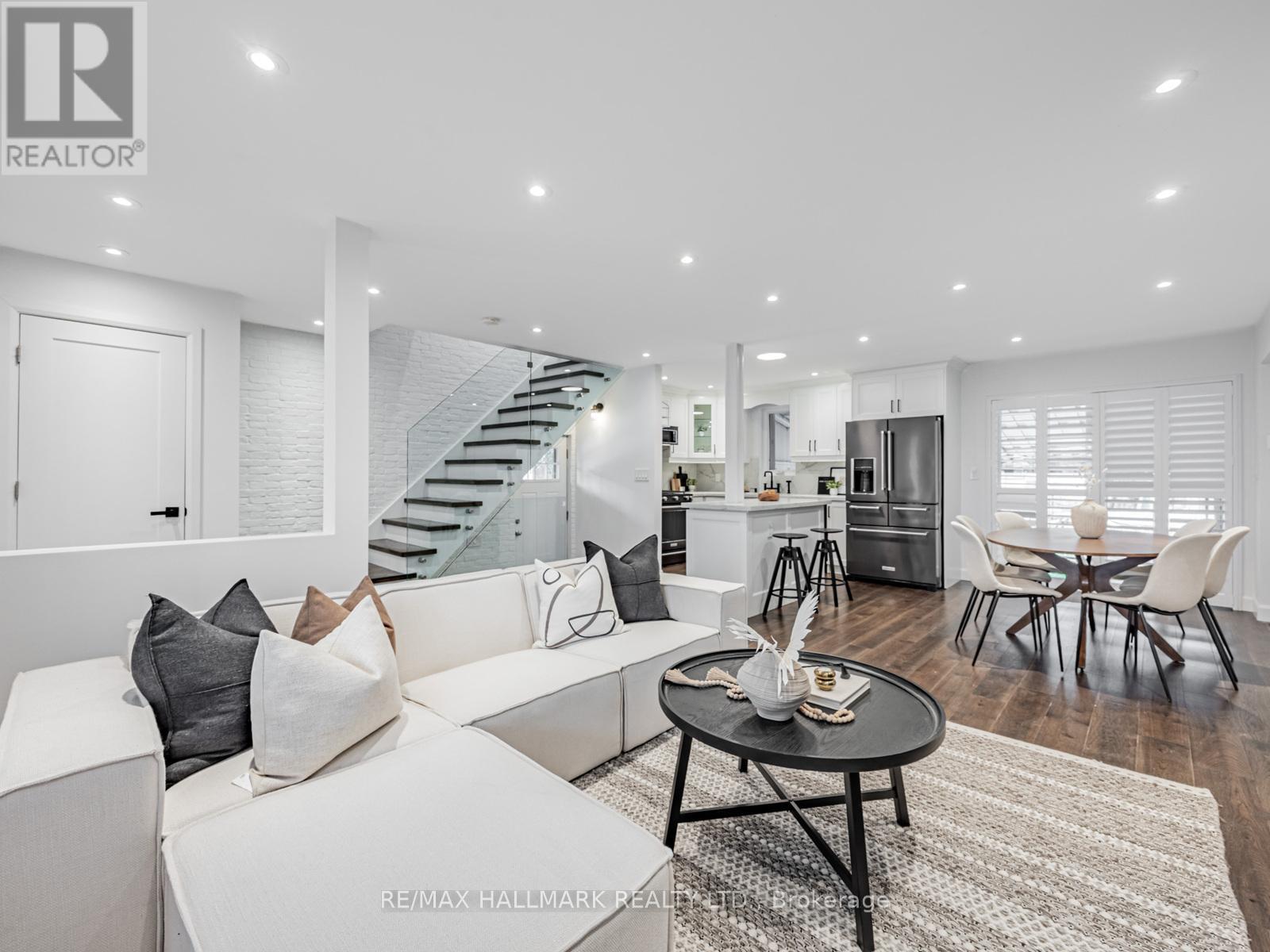 12 Leagrove Crescent, Toronto, Ontario  M1L 3S6 - Photo 6 - E12486273