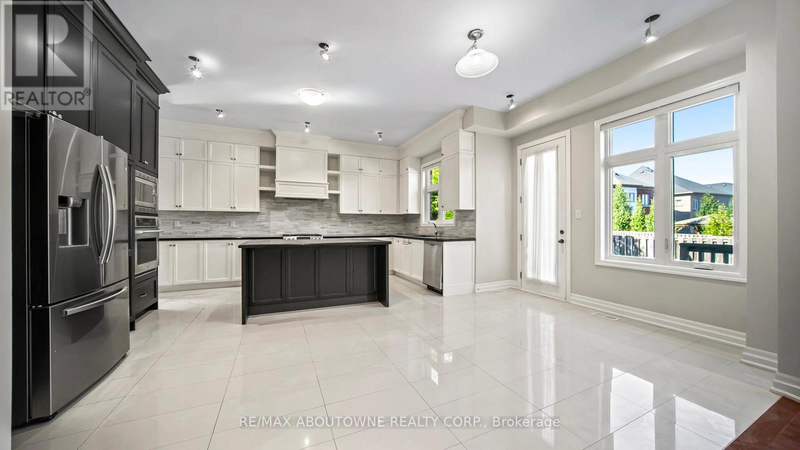 129 Robert Berry Crescent, King, Ontario  L7B 0M3 - Photo 8 - N12440850