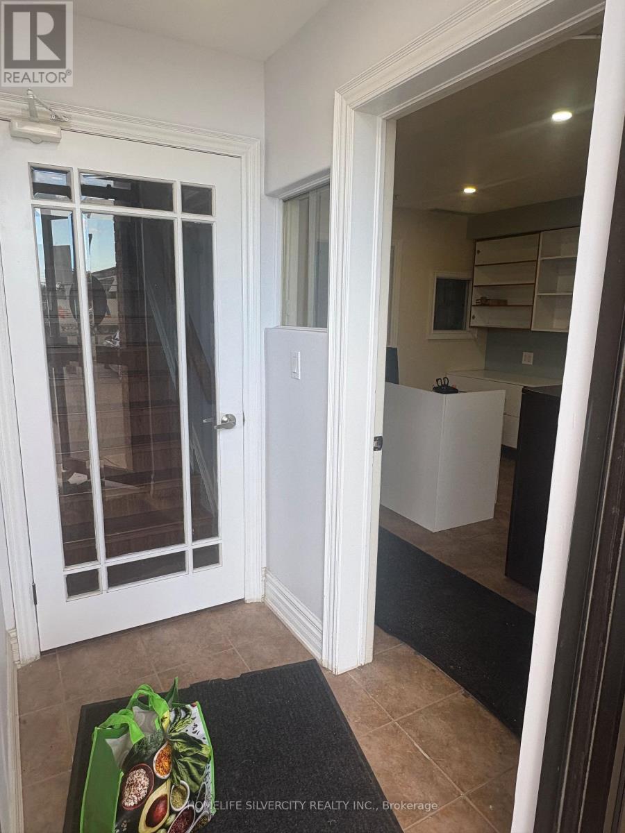 17 - 2131 Williams Parkway E, Brampton, Ontario  L6S 6B8 - Photo 2 - W12483912