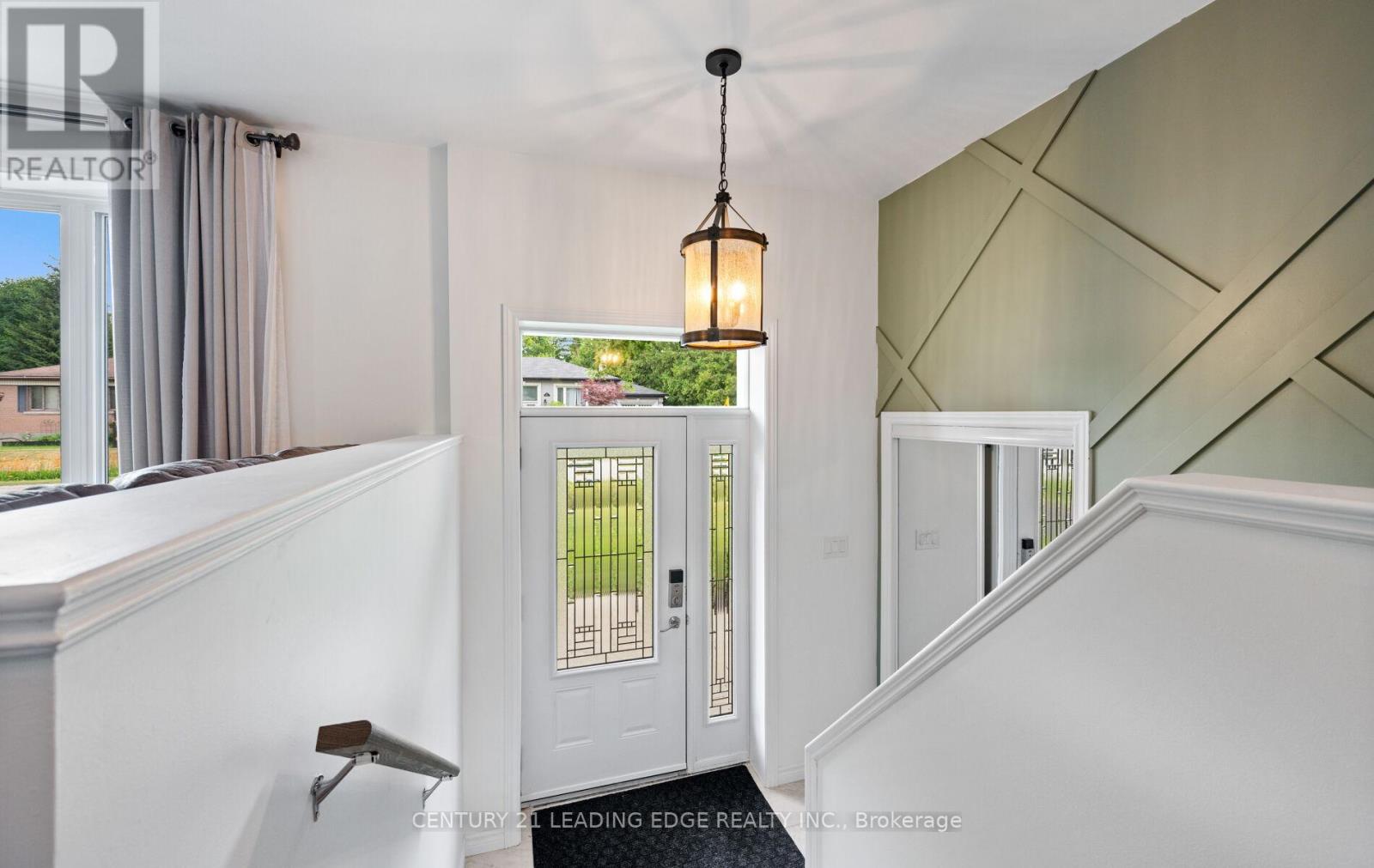 46 William Street, New Tecumseth, Ontario  L9R 1M7 - Photo 3 - N12486202