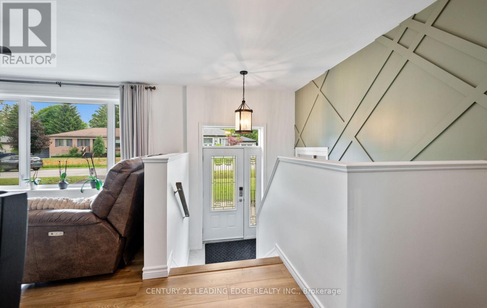 46 William Street, New Tecumseth, Ontario  L9R 1M7 - Photo 4 - N12486202