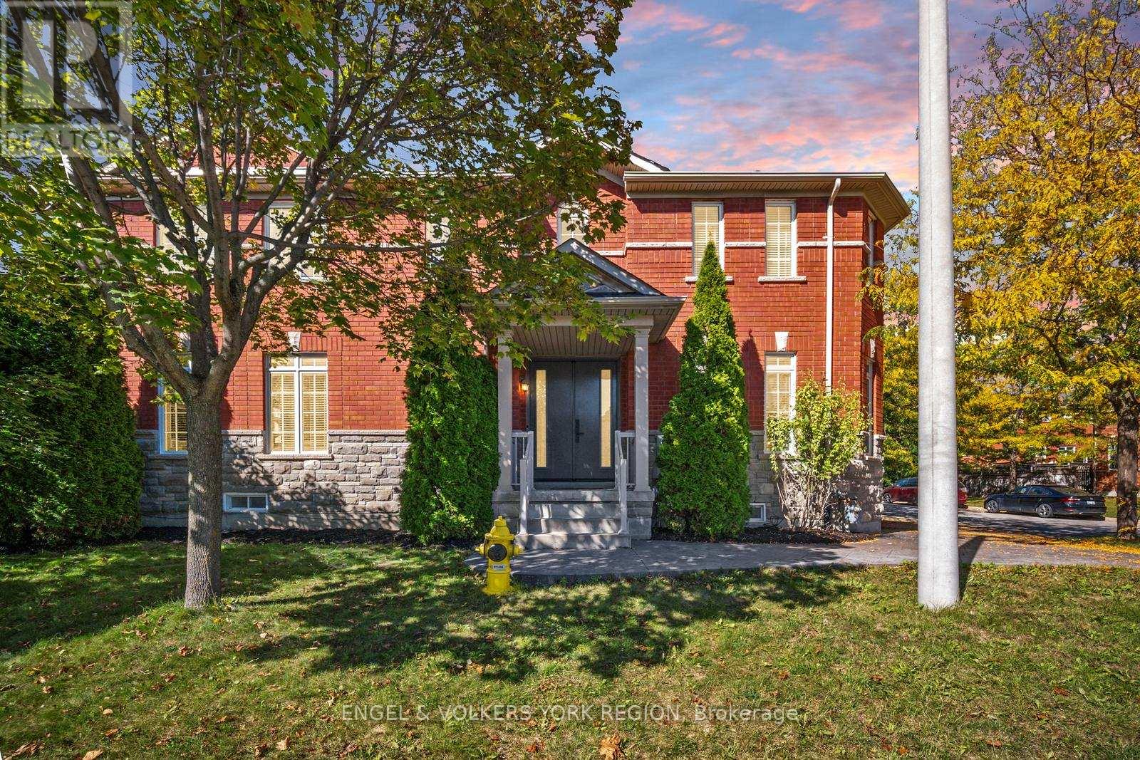 2 FIORENTINA AVENUE, Vaughan, Ontario