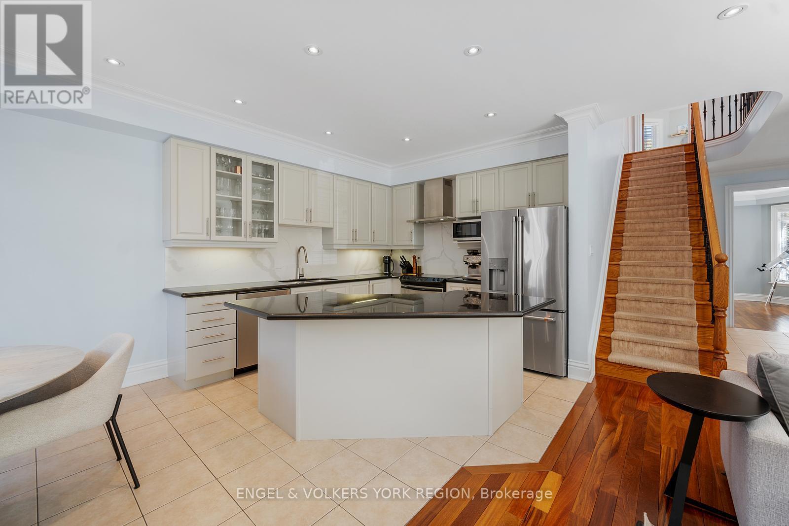 2 Fiorentina Avenue, Vaughan, Ontario  L4H 0P2 - Photo 15 - N12486230