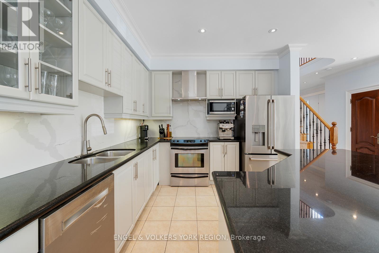 2 Fiorentina Avenue, Vaughan, Ontario  L4H 0P2 - Photo 16 - N12486230