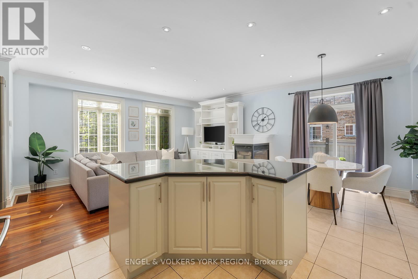 2 Fiorentina Avenue, Vaughan, Ontario  L4H 0P2 - Photo 17 - N12486230