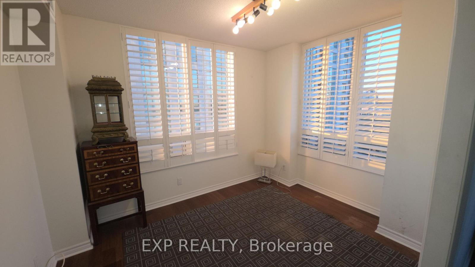 1110 - 88 Promenade Circle, Vaughan, Ontario  L4J 9A4 - Photo 14 - N12486238