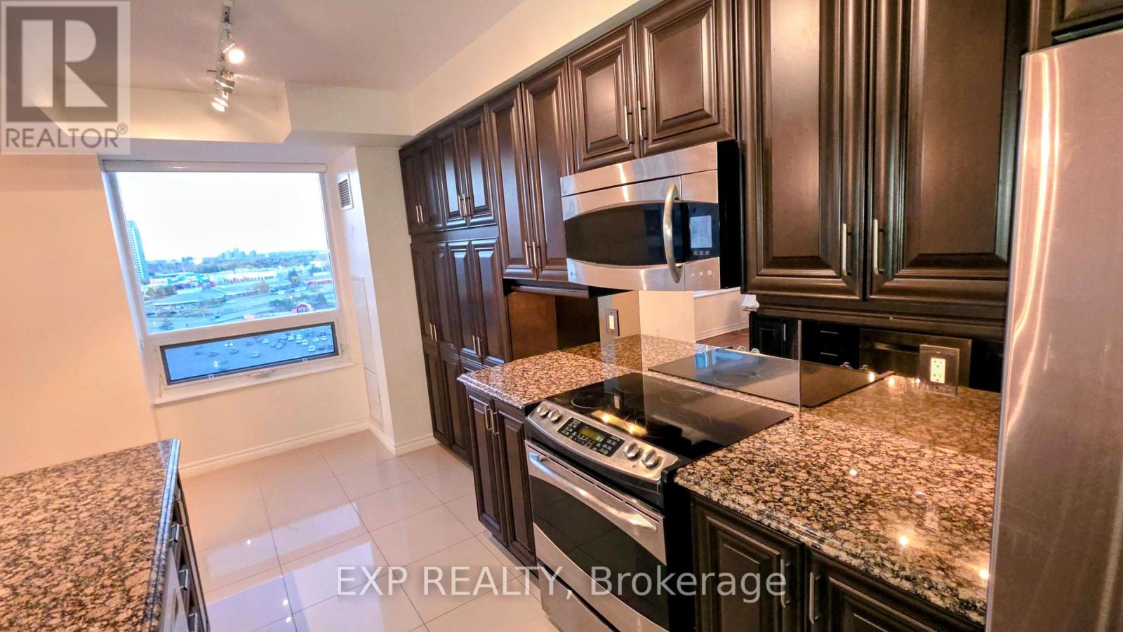 1110 - 88 Promenade Circle, Vaughan, Ontario  L4J 9A4 - Photo 4 - N12486238