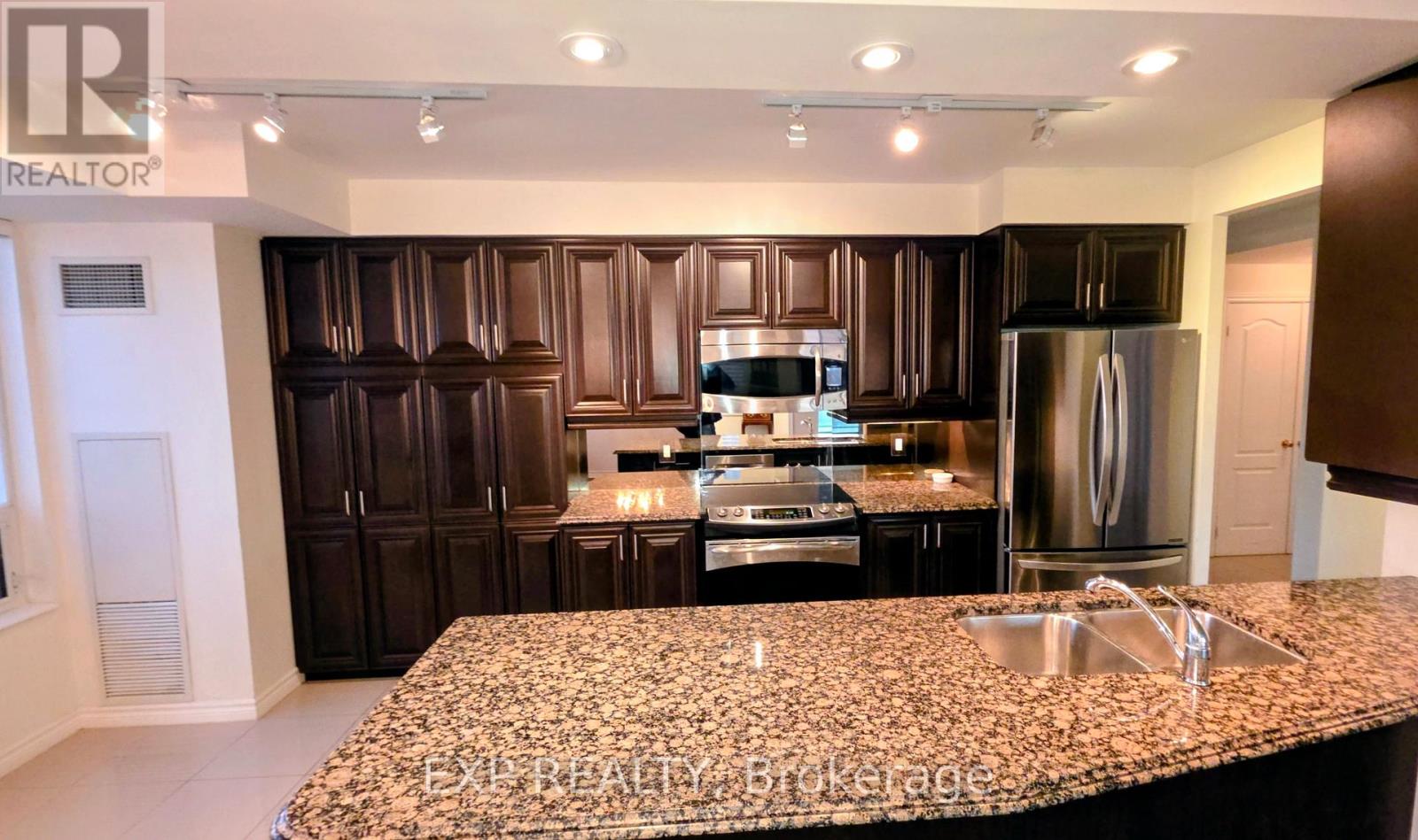 1110 - 88 Promenade Circle, Vaughan, Ontario  L4J 9A4 - Photo 6 - N12486238