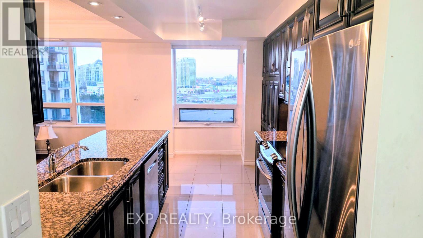 1110 - 88 Promenade Circle, Vaughan, Ontario  L4J 9A4 - Photo 8 - N12486238