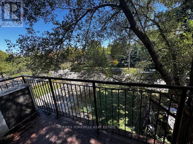 20 Elway Court, Toronto, Ontario  M6B 2N8 - Photo 12 - W12417591