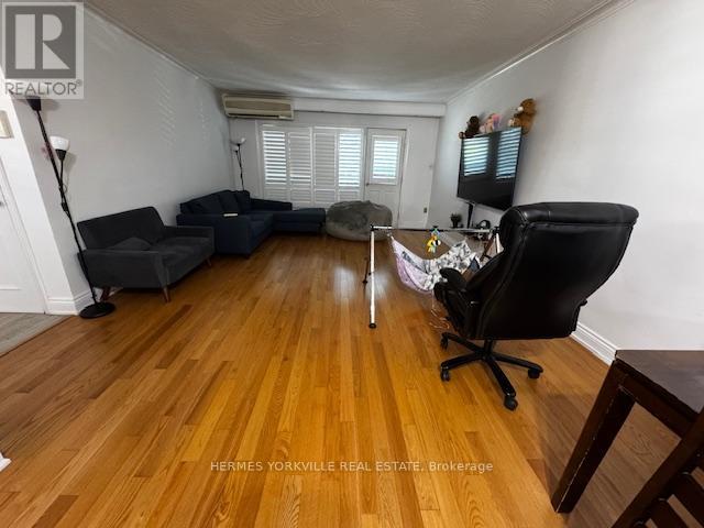 20 Elway Court, Toronto, Ontario  M6B 2N8 - Photo 3 - W12417591