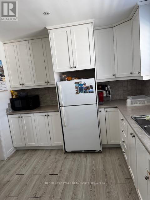 20 Elway Court, Toronto, Ontario  M6B 2N8 - Photo 4 - W12417591