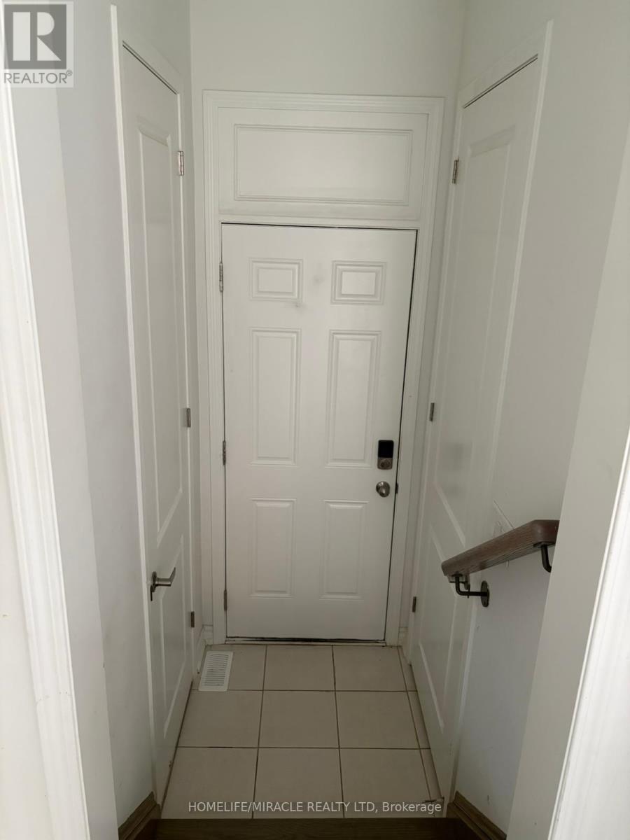 50 Keppel Circle, Brampton, Ontario  L7A 5L1 - Photo 9 - W12484647